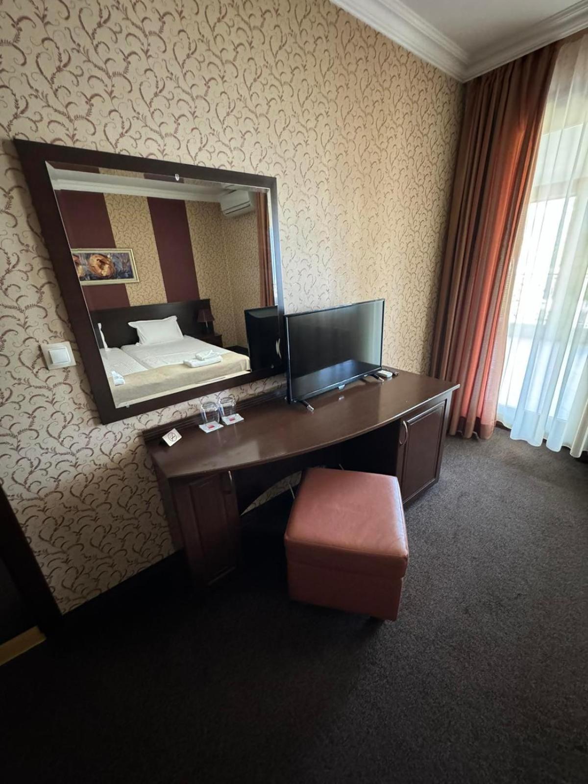Hotel-Restaurant Almond คาร์โลโว ภายนอก รูปภาพ
