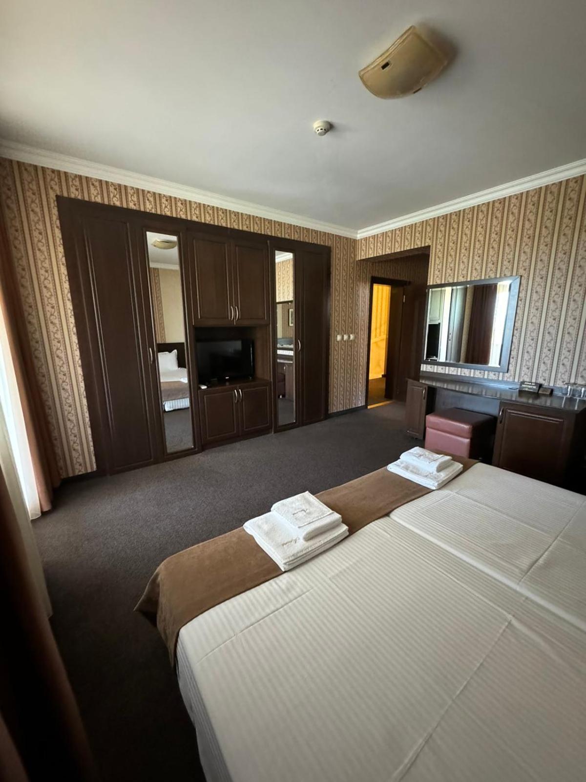 Hotel-Restaurant Almond คาร์โลโว ภายนอก รูปภาพ