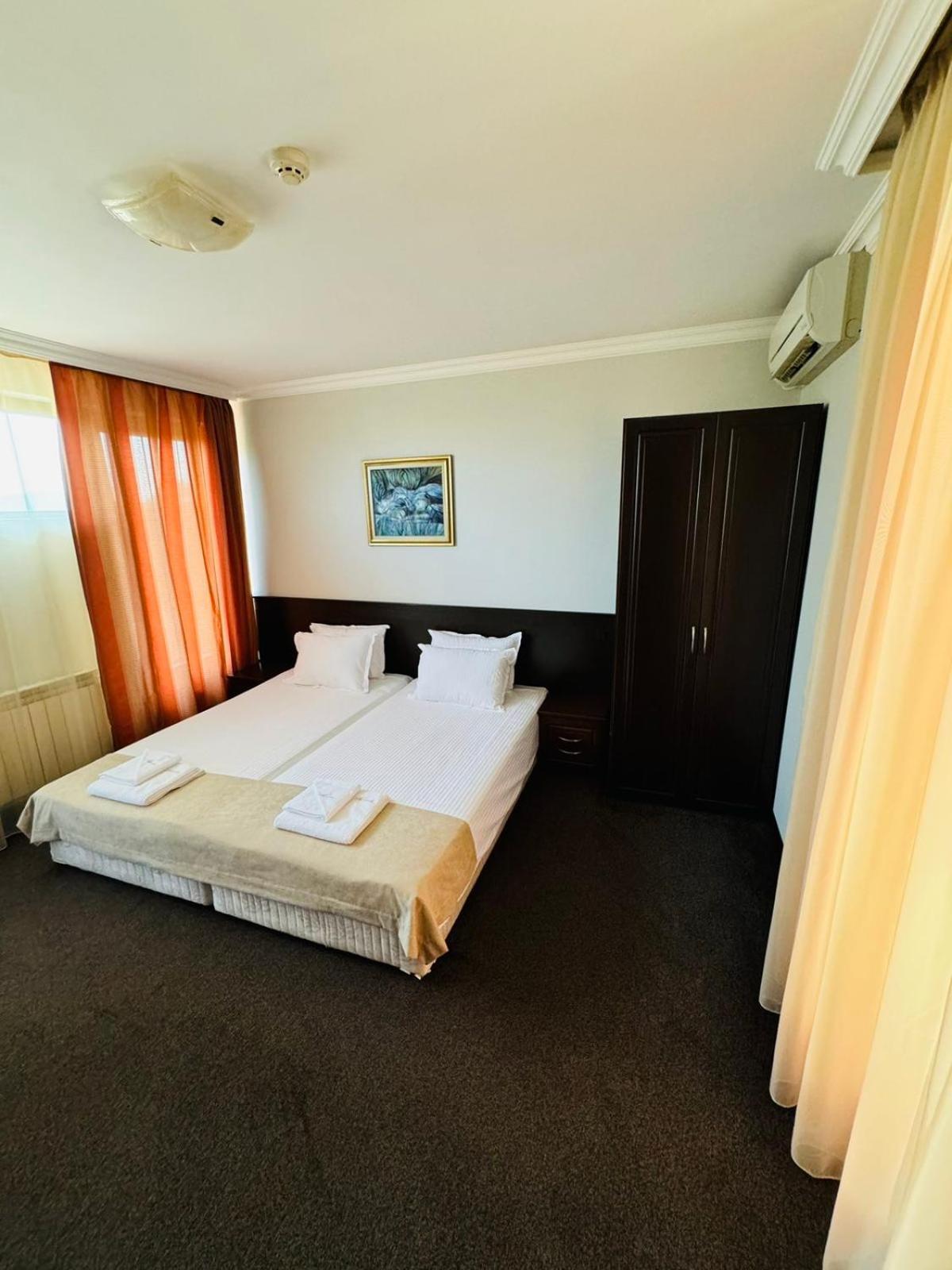 Hotel-Restaurant Almond คาร์โลโว ภายนอก รูปภาพ