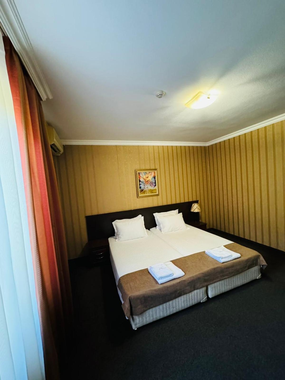 Hotel-Restaurant Almond คาร์โลโว ภายนอก รูปภาพ