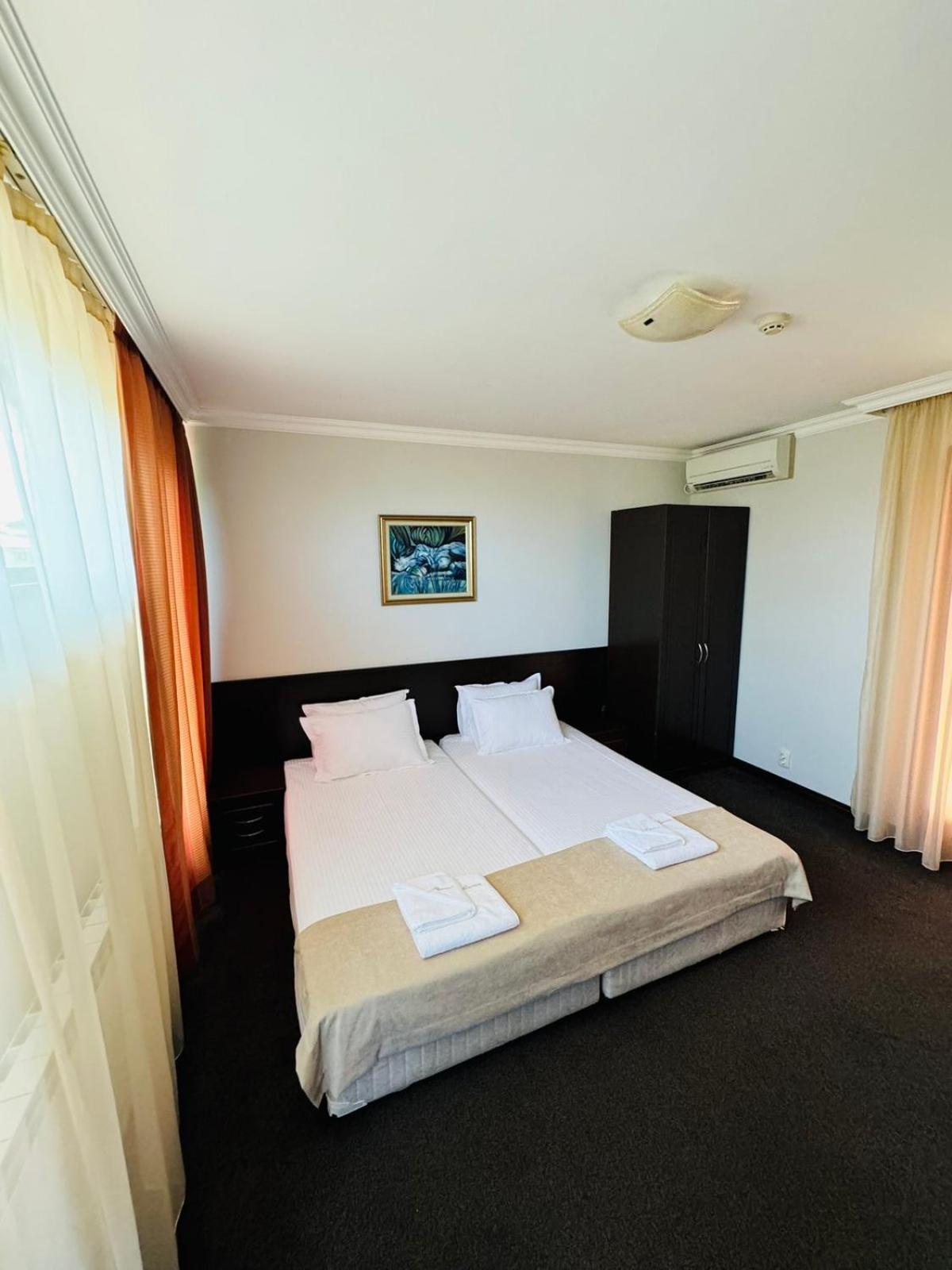Hotel-Restaurant Almond คาร์โลโว ภายนอก รูปภาพ