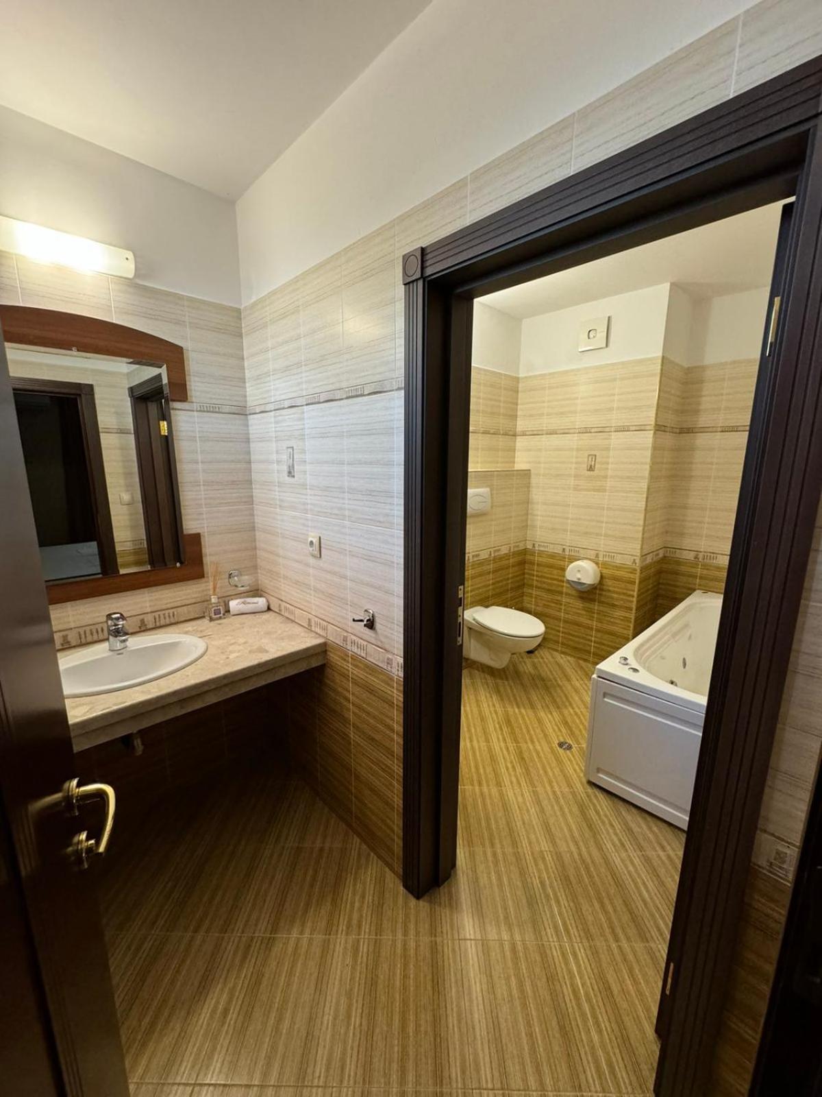 Hotel-Restaurant Almond คาร์โลโว ภายนอก รูปภาพ
