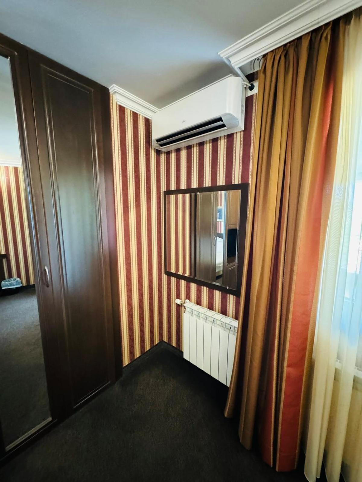 Hotel-Restaurant Almond คาร์โลโว ภายนอก รูปภาพ