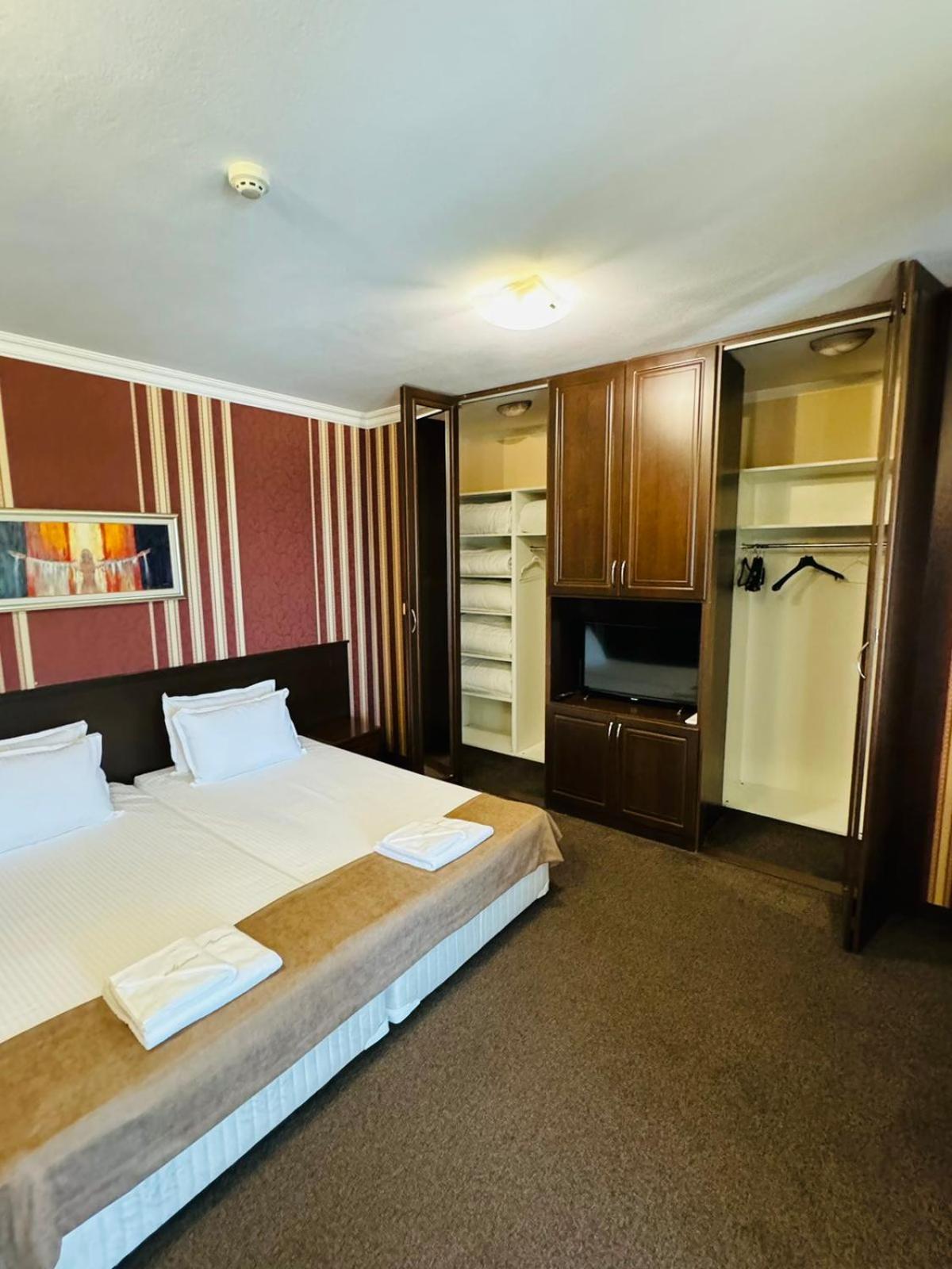 Hotel-Restaurant Almond คาร์โลโว ภายนอก รูปภาพ