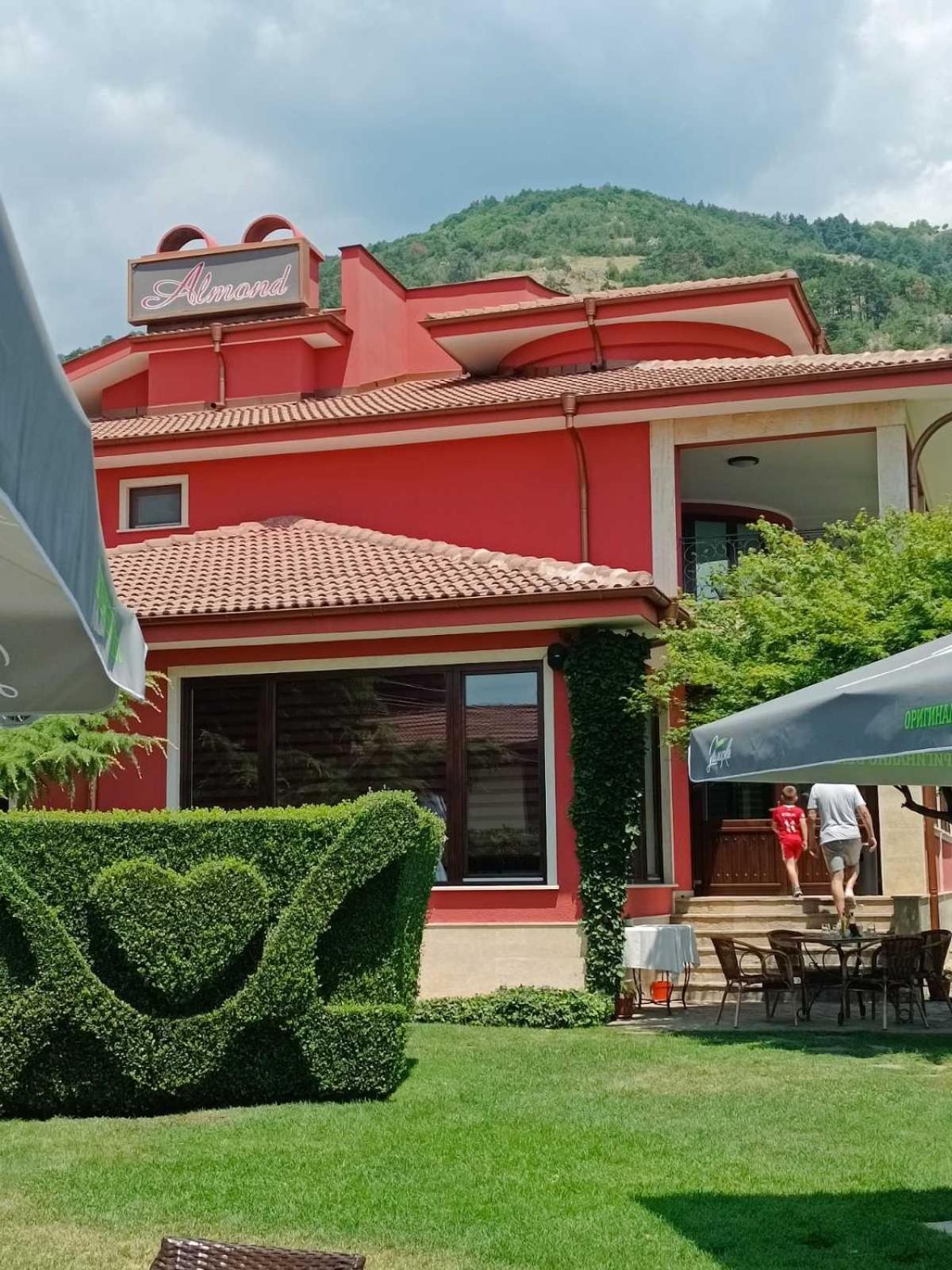 Hotel-Restaurant Almond คาร์โลโว ภายนอก รูปภาพ