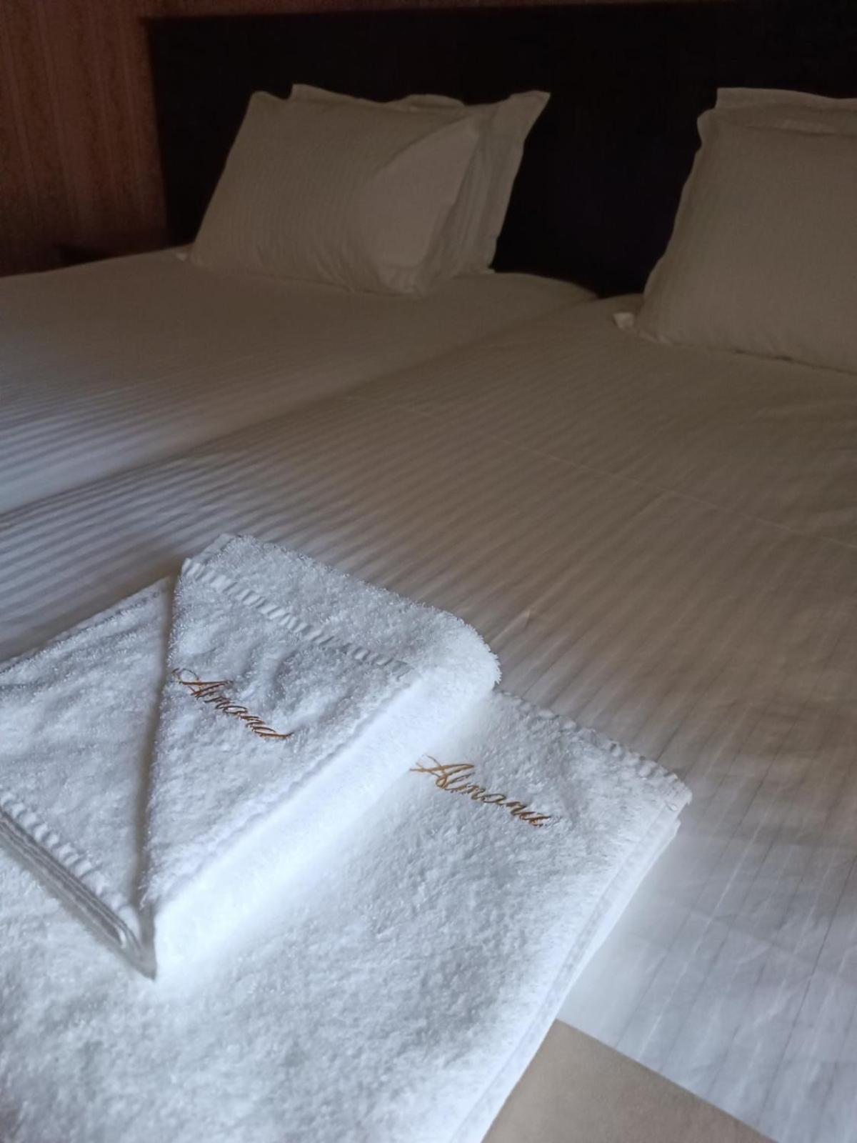 Hotel-Restaurant Almond คาร์โลโว ภายนอก รูปภาพ